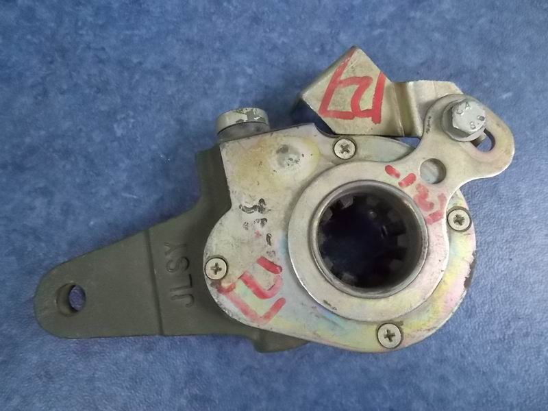 Rear left automatic adjustment arm