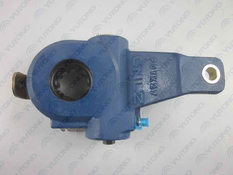 Automatic adjustment arm on the front left; center