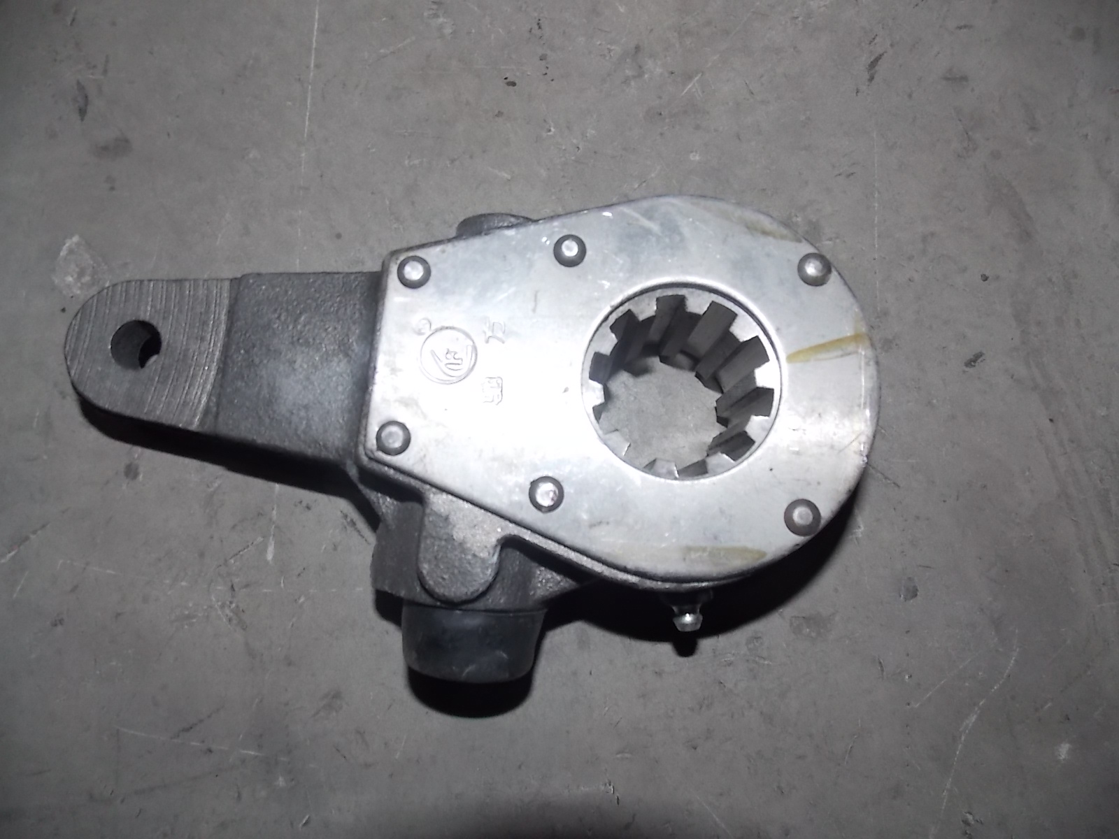 Rear right adjustment arm