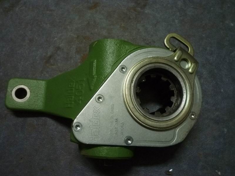 Automatic adjustment arm of the rear right