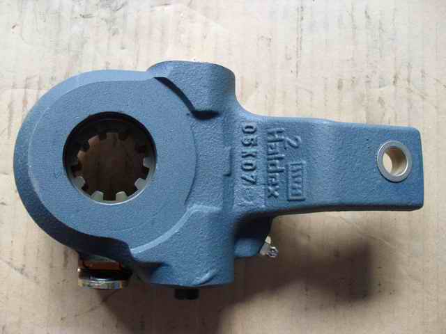 Rear left automatic adjustment arm