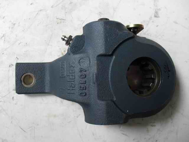 Automatic adjustment arm of the rear right