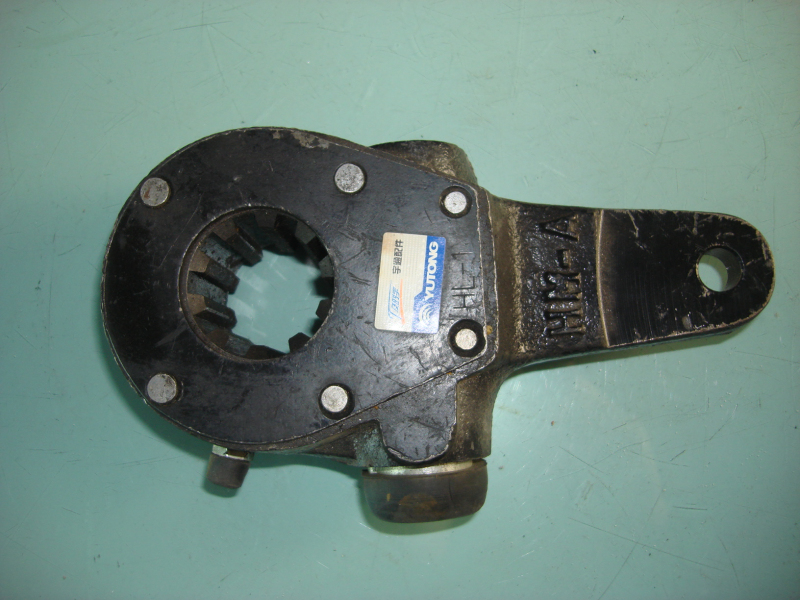 Automatic adjustment arm of the rear right