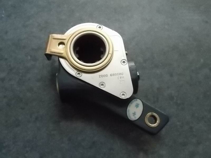 Rear left automatic adjustment arm