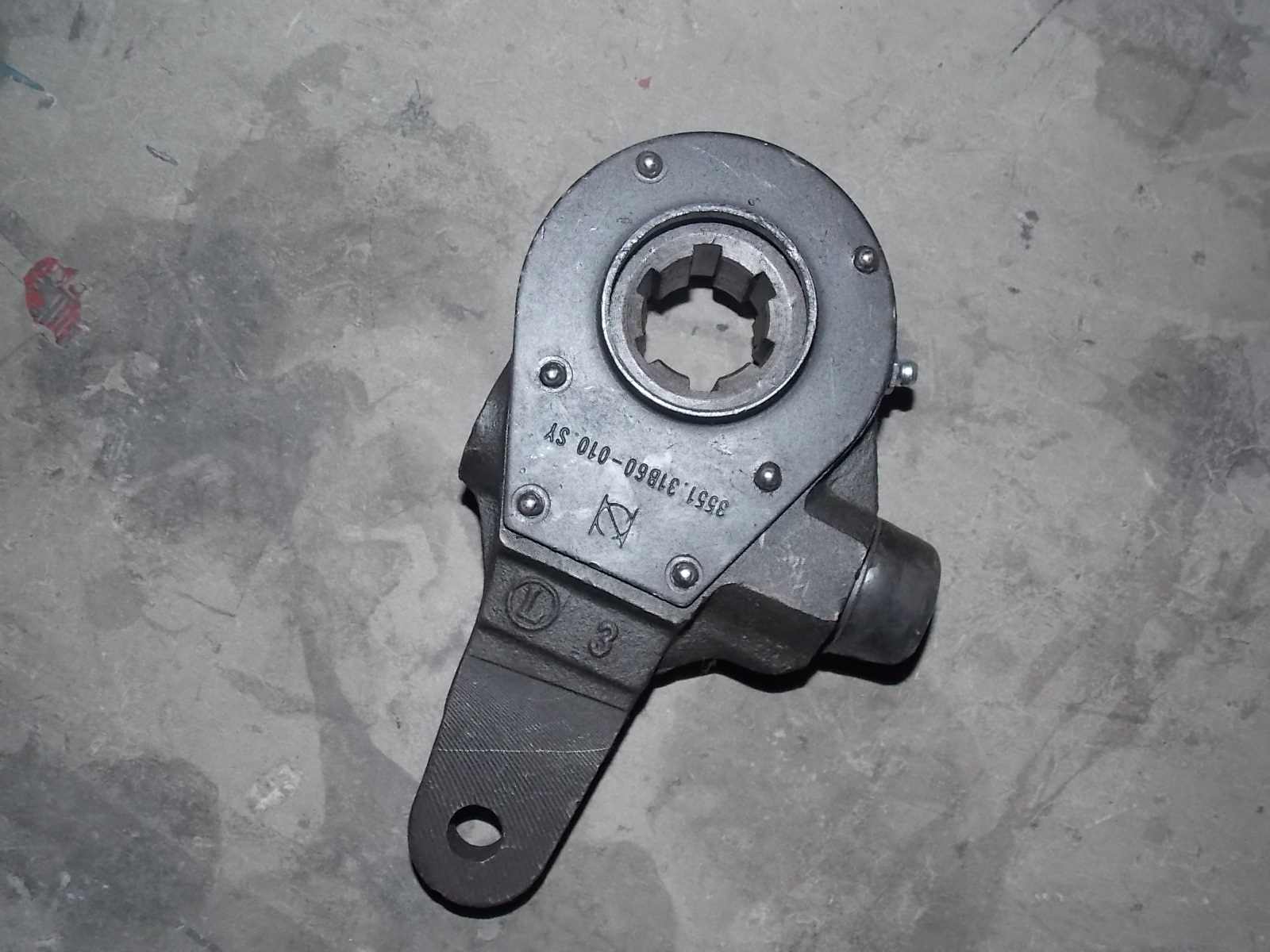 D automatic adjustment arm