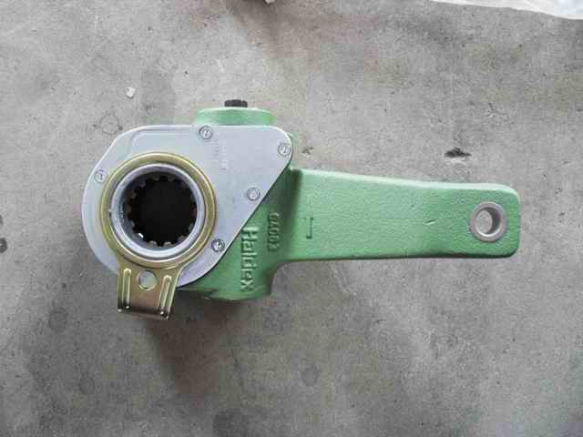 Rear left automatic adjustment arm