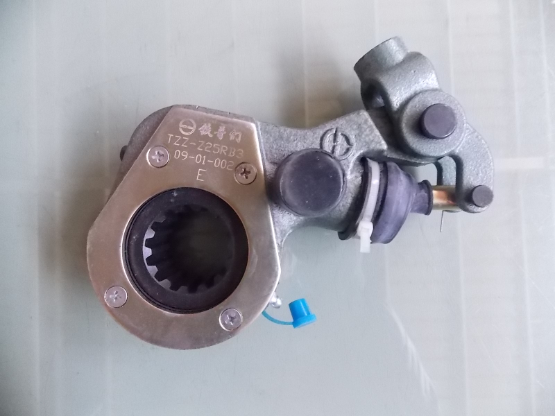 Automatic adjustment arm of the rear right