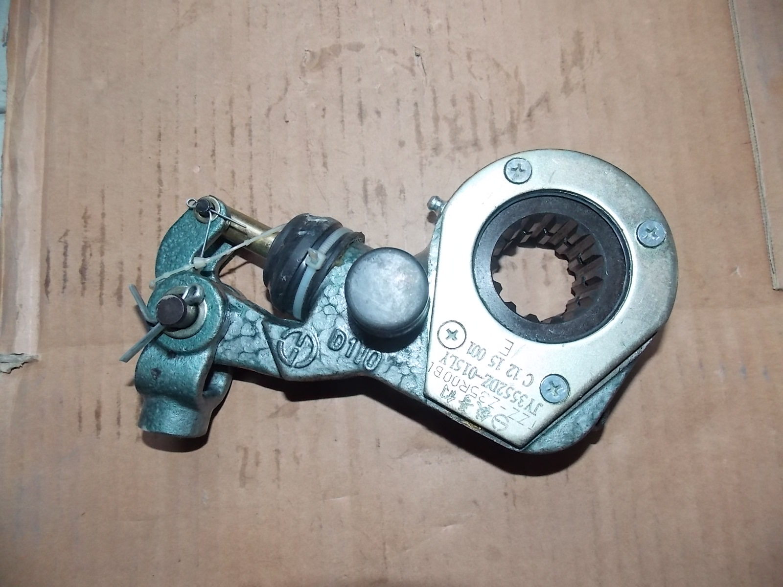 Automatic adjustment arm of the rear right