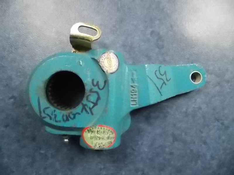 Front left automatic adjustment arm