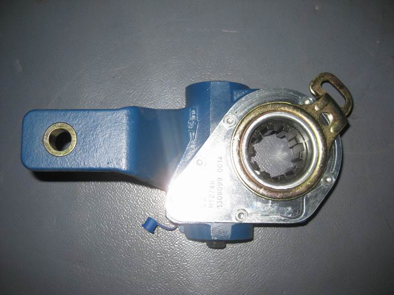 Automatic adjustment arm of the rear right