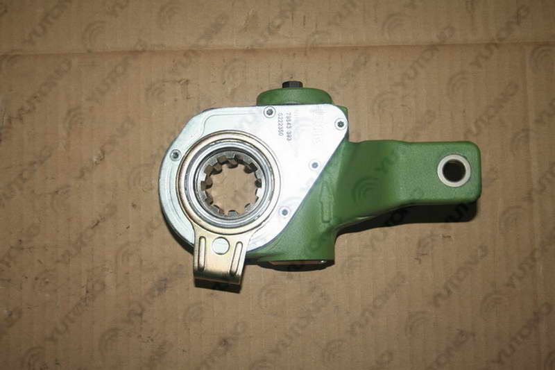 Rear left automatic adjustment arm