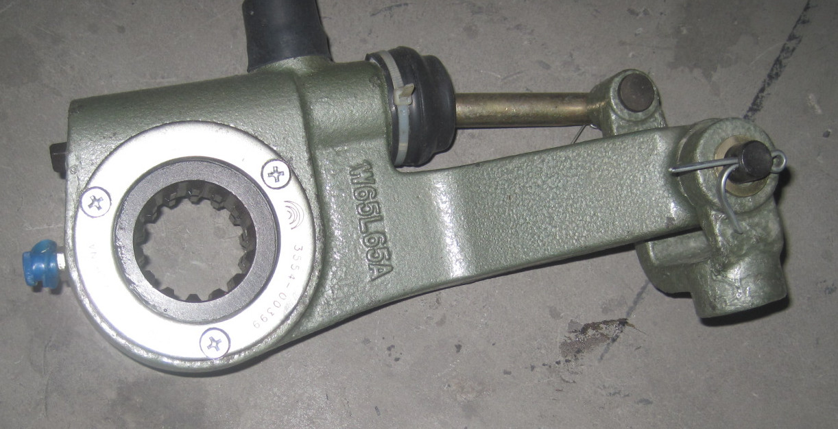 Rear left automatic adjustment arm