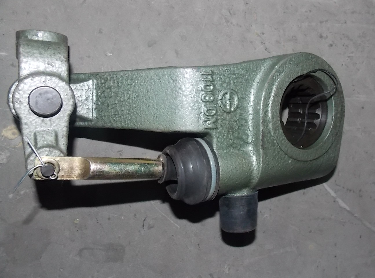 Automatic adjustment arm of the rear right