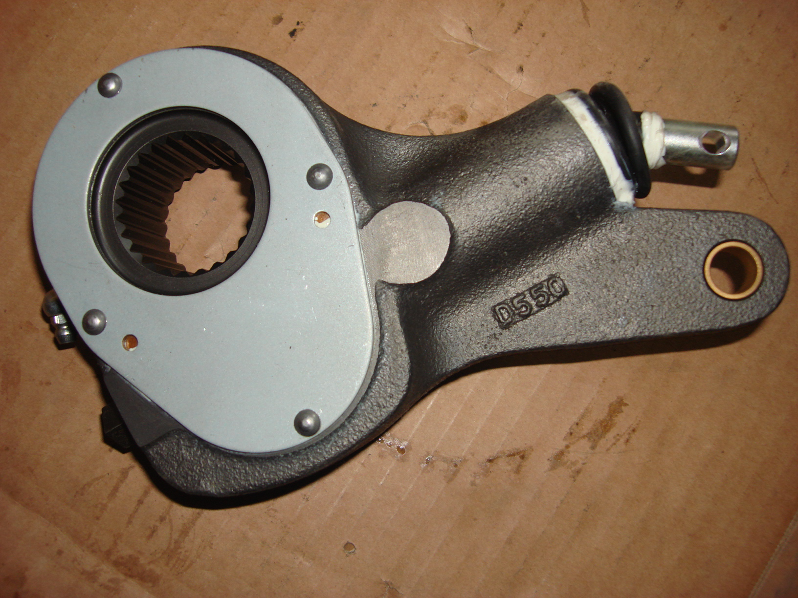 Automatic adjustment arm of the rear right