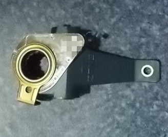 Rear left automatic adjustment arm