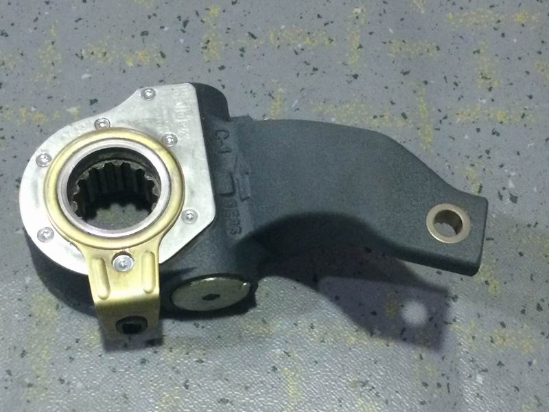 Передний правый рычаг автоматической регулировки