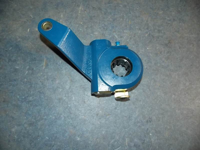 Rear left automatic adjustment arm