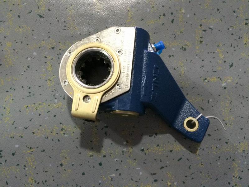 Front left automatic adjustment arm