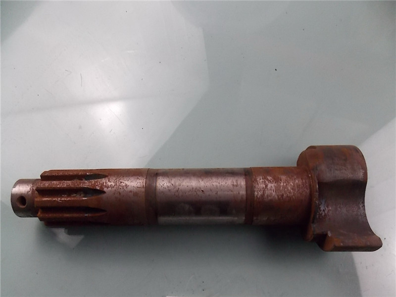 Распределительный вал передний левый; S-образный