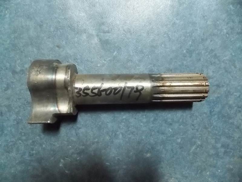 Передний правый распредвал; резьбовое отверстие