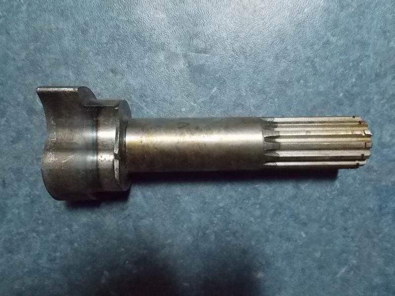 Front left camshaft; threaded hole