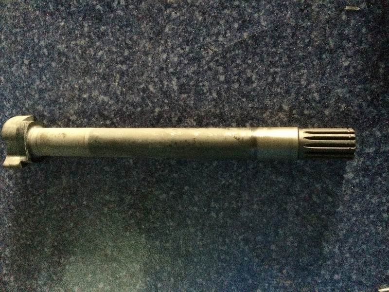 Rear right cam shaft