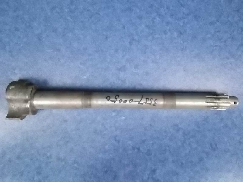 Rear right cam shaft
