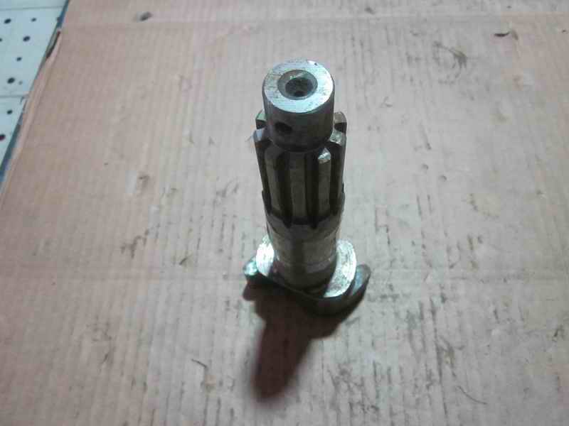 Front brake camshaft-left