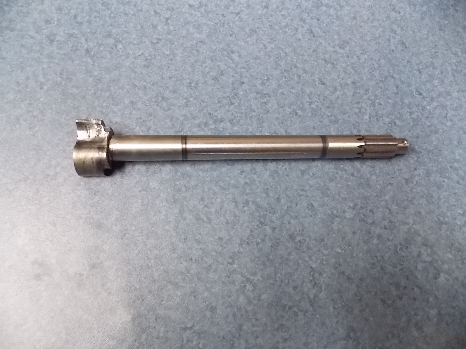 Rear brake camshaft-left