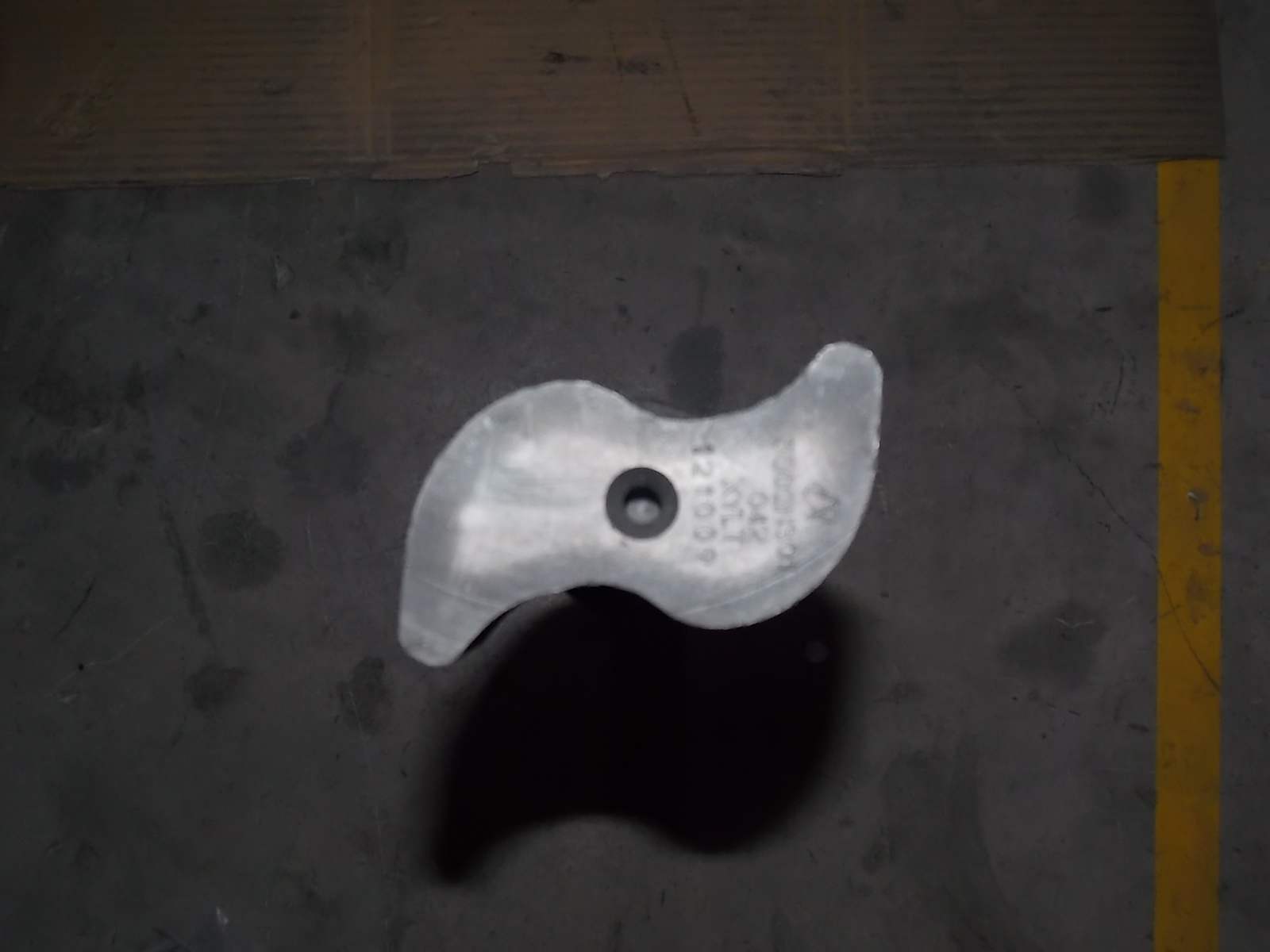 Rear left camshaft; L=491mm, with bolt holes on the top