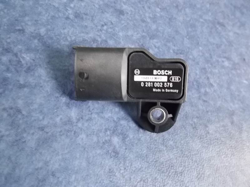 Intake pressure temperature sensor