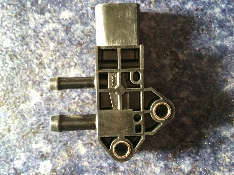 Differential pressure sensor