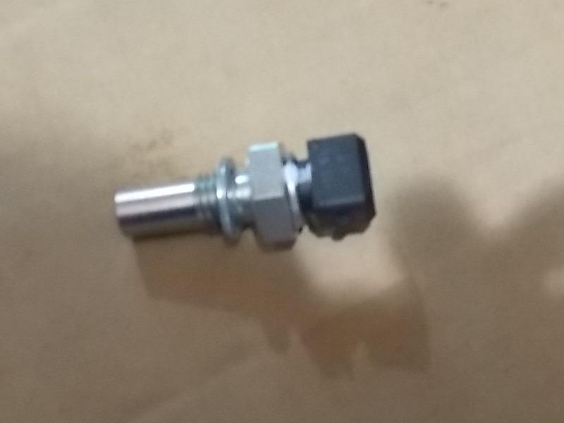 Датчик температуры воды; потреблять инвентарь