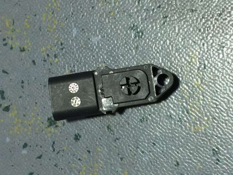 Датчик давления на впуске; можно заменить на 3611-00431