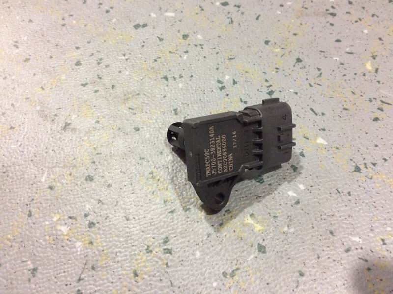 Intake pressure temperature sensor