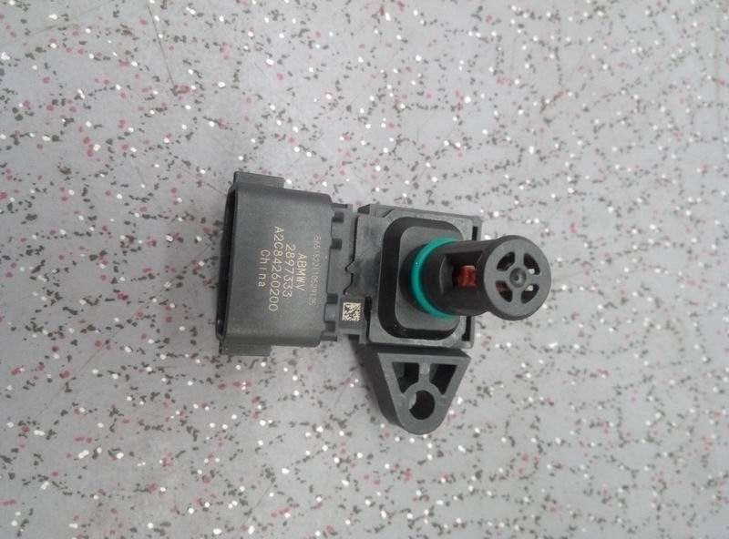 Supercharge pressure and temperature sensor