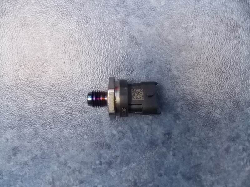 Common rail tube pressure sensor
