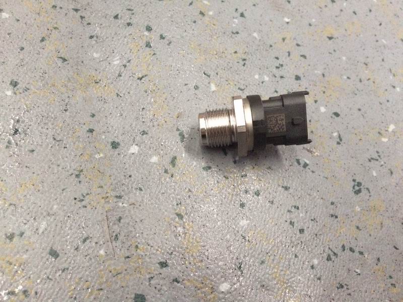 Rail pressure sensor; can be replaced by 1128-00339-2