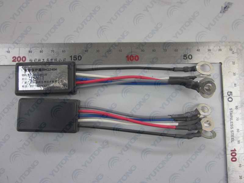 D Circuit Protector BHQ2404 (Retarder)