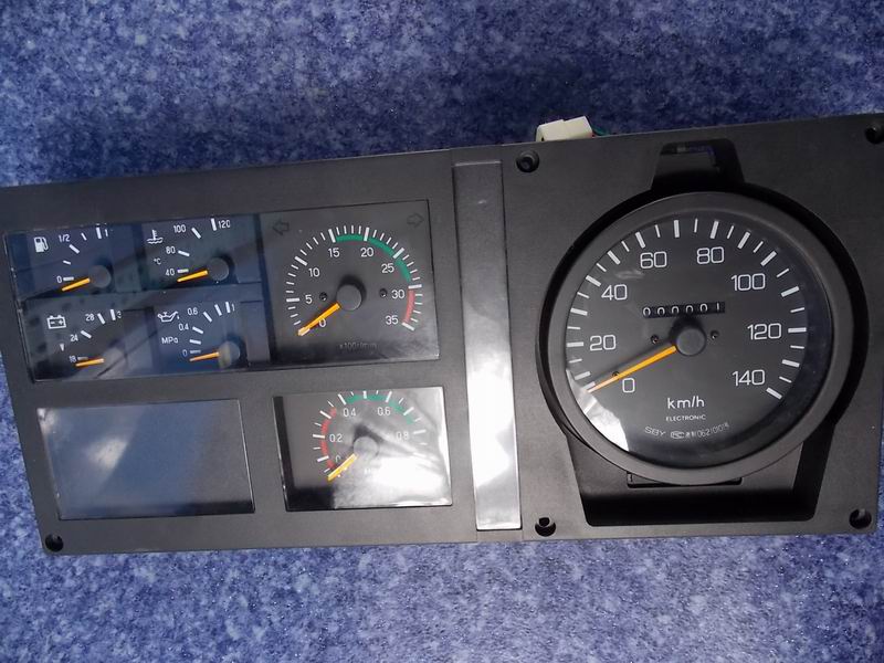 D Комбинация приборов ZB 234J24 (только один инструмент)