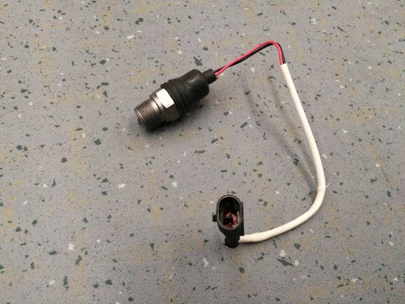 Parking brake switch VK691A 1/2NPT alarm point 550kPa-2