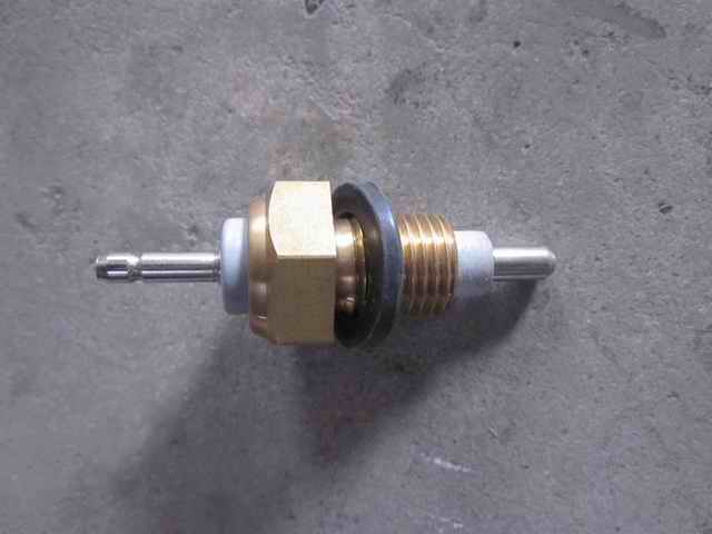 Water level sensing plug Expansion water tank