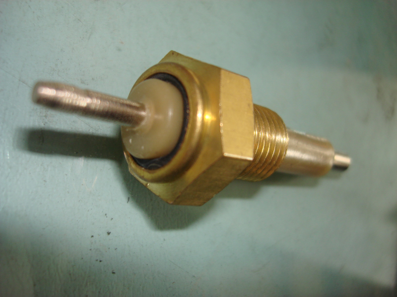 D Water level sensing plug; D130-1