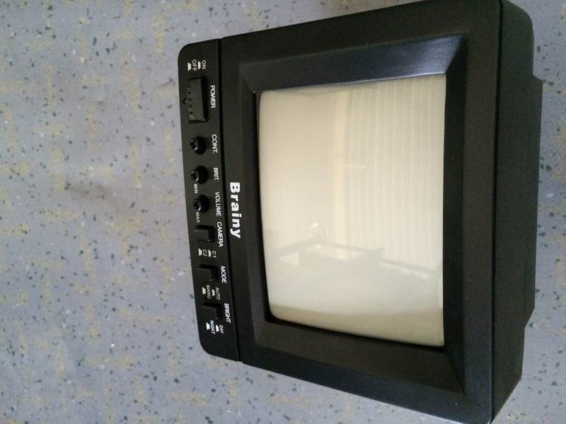 Reverse monitor monitor 5.6 inch black and white 2 probes can be connected to bracket-1