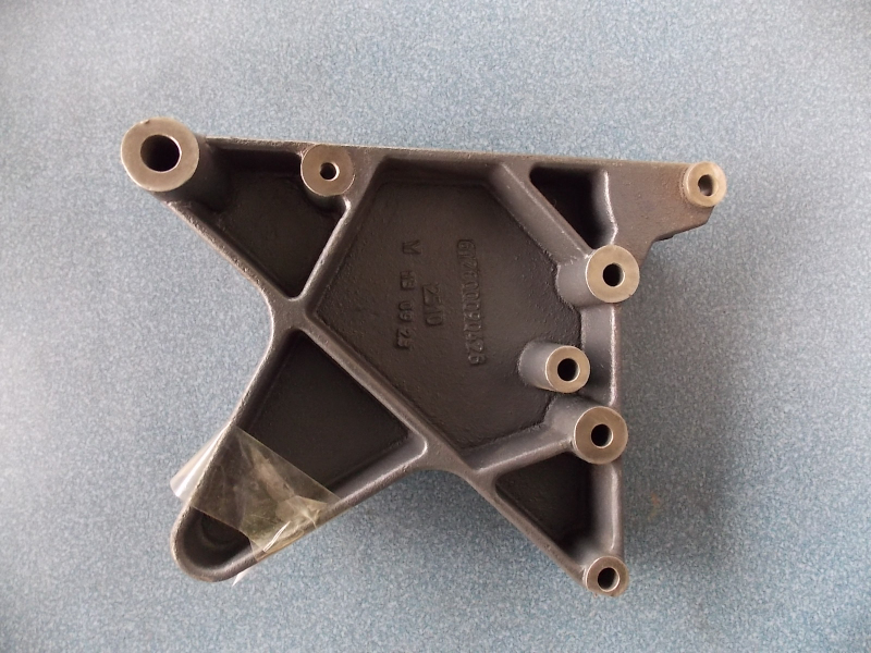 Кронштейн генератора; взаимозаменяемый с 3701-00445