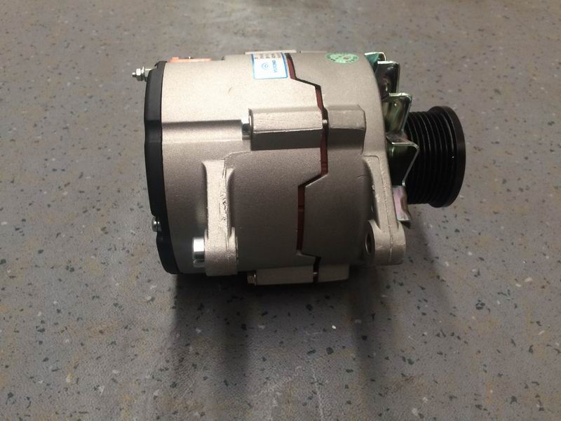Generator AVE2715D2 28V 70A 8PK φ63.5-1