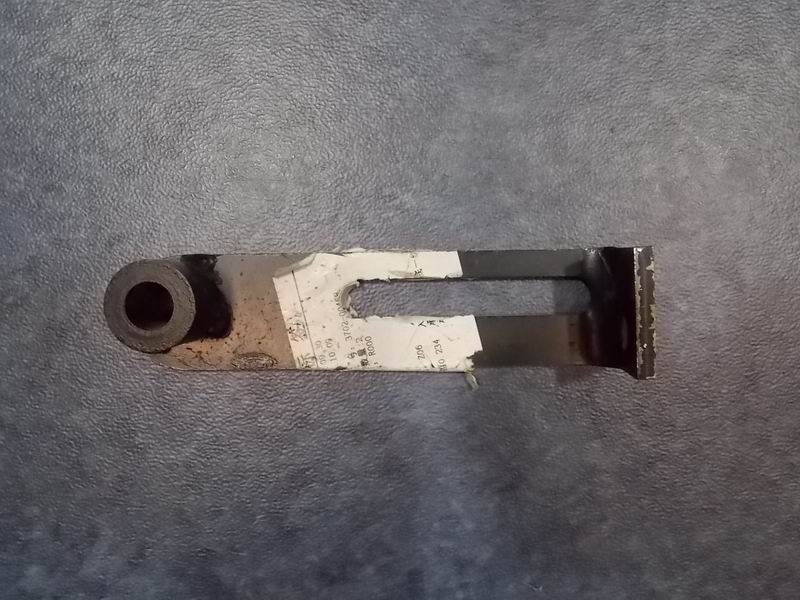 Рычаг регулировки на генераторе ( 14V200A )