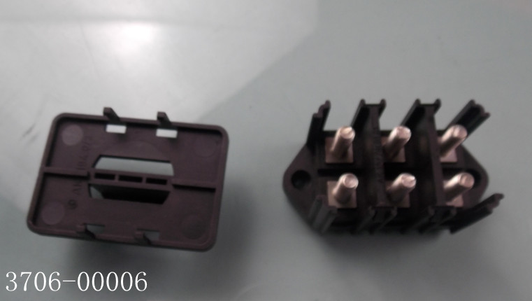 Multi-electric connector—auxiliary circuit board