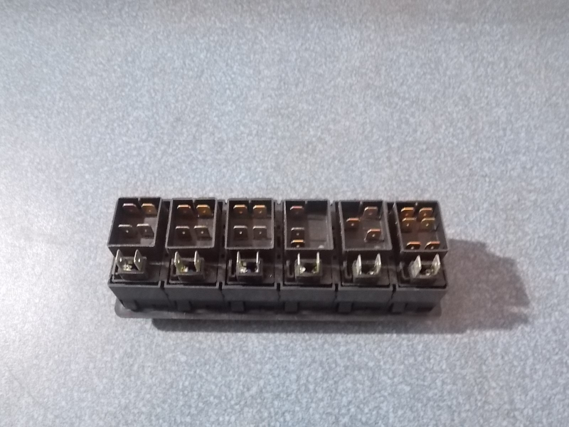 D Six-coupled rocker switch (I) 6106H-1