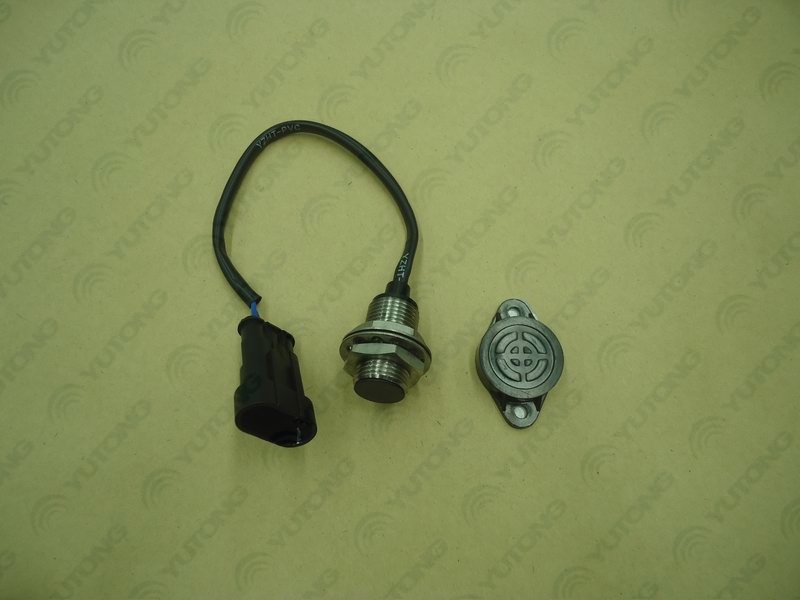 Proximity switch, DK18-30, safety door, 25mm, 3 wires
